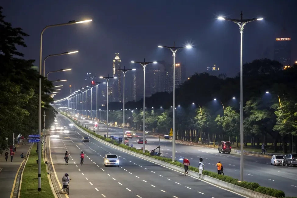 How can LED streetlights achieve ultimate energy savings in urban road lighting?