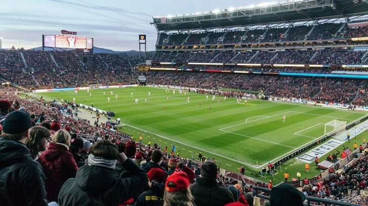 How to Choose the Best LED Stadium Lights for Football Fields – Lumens, Mounting & Controls