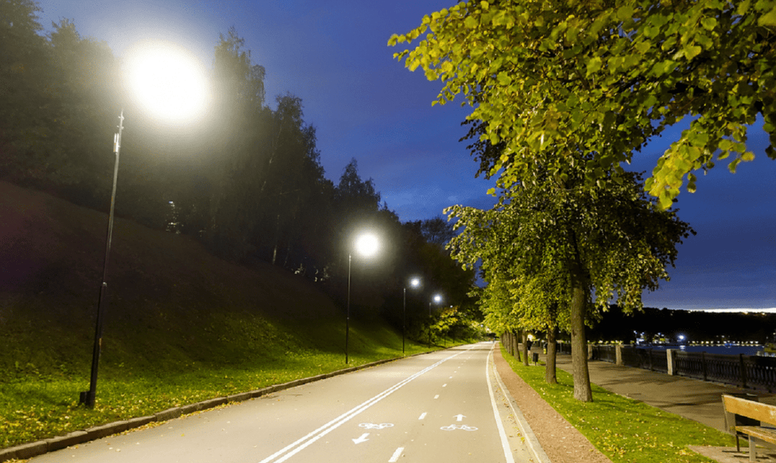 How to combine light distribution and power of rural road lighting fixtures?